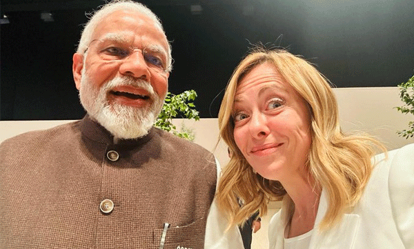 Italian Prime Minister Giorgia Meloni shared a selfie with Narendra Modi