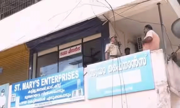 chingavanam-private-bank-robbery-case-the-main-accused-surrendered-in-court