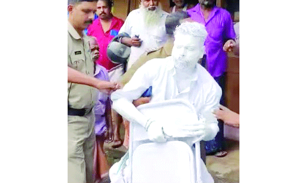 a compleate whitewash: BJP punchayath member protest against navakerala sadass