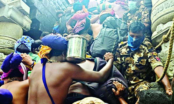 DCP and IPS fight is the cause of Sabarimala disaster