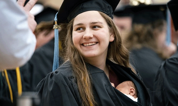 24-yr-old Michigan woman attends convocation with newborn