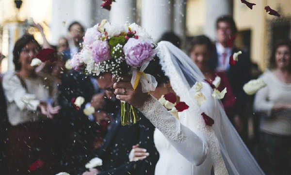 Even after days of marriage, the album and video did not arrive; The court ordered the studio to pay compensation to the couple