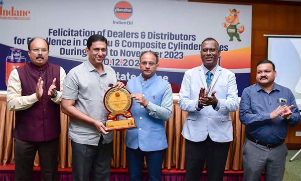 Best Performance in Distribution of Indian Oil's Chotu Cylinders: Bijo Koshy Receives Award