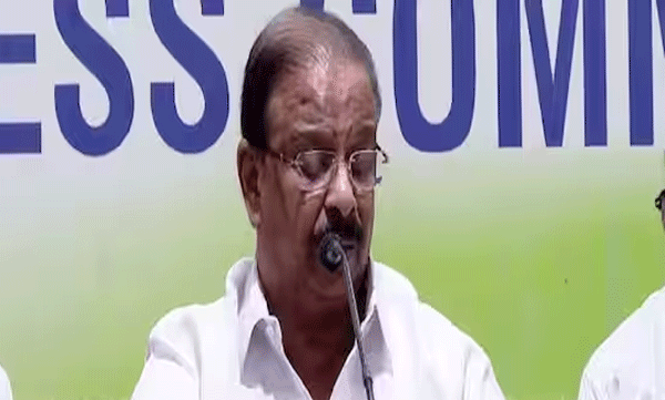 k-sudhakaran-president-of-kpcc-against-vm-sudheeran-after-kpcc-meeting