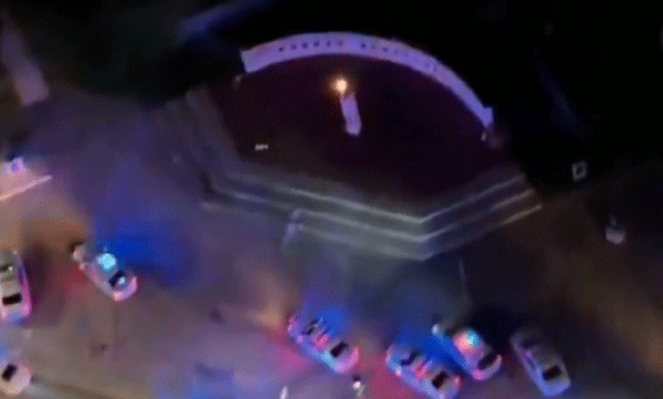 miami-police-with-an-explanation-on-the-viral-video-of-the-presence-of-a-10-foot-long-alien-outside-the-miami-shopping-mall