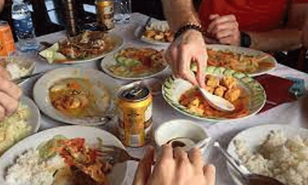 cafe-owner-throws-out-family-because-of-crying-children