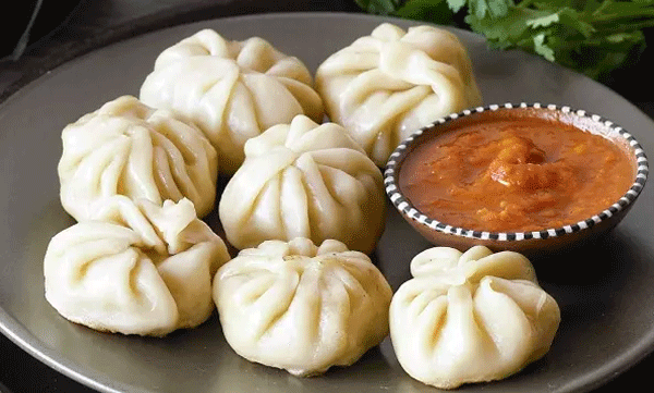 man-stabbed-on-requesting-more-chutney-for-momos-in-farsh-bazar-area
