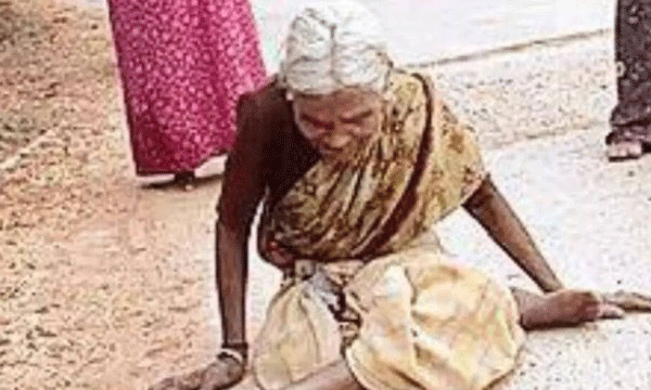 ഉപജീവന മാര്‍ഗ്ഗമായ പെന്‍ഷന്‍ മുടങ്ങി, ആരോരുമില്ലാത്ത ഭിന്നശേഷിക്കാരി അന്വേഷിക്കാന്‍ ഇഴഞ്ഞെത്തി ; നീന്തിയത് രണ്ടു കിലോമീറ്റര്‍