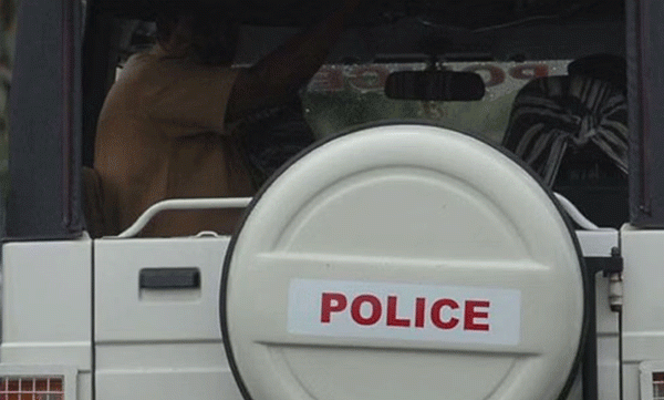 
Auto driver arrested for stabbing father and daughter while intoxicated