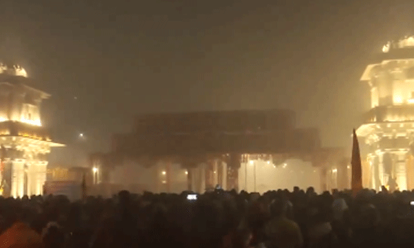 crowd in ayodhya for mandir visit in firstday