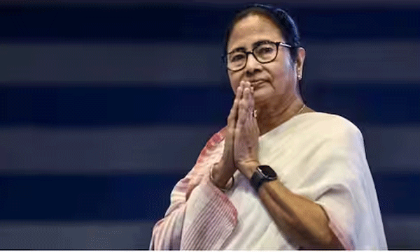 west-bengal-chief-minister-mamatha-banergee-accident-in-kolkatha-injured