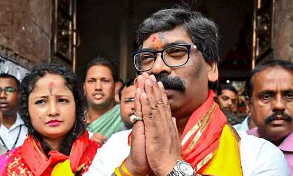 In Jharkhand, the move to shift the legislators to Hyderabad failed due to the threat of overthrowing the BJP rule