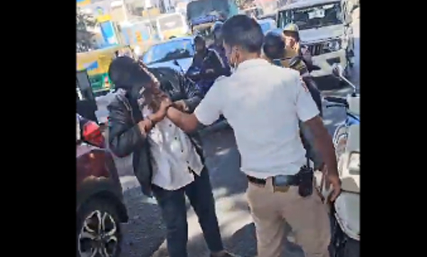 man-bites-and-injures-police-officer-who-stopped-him-for-not-wearing-a-helmet