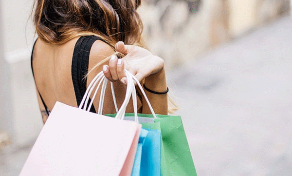 man-loots-5-lakh-to-give-girlfriends-expensive-gifts-in-indore