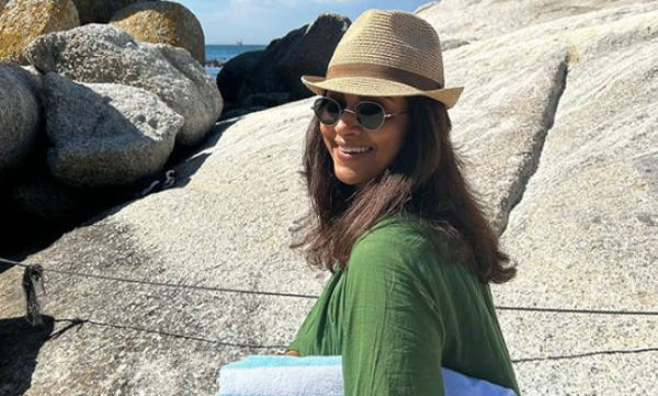 table-mountain-is-a-flat-topped-mountain-in-the-city-of-cape-town-in-south-africa.