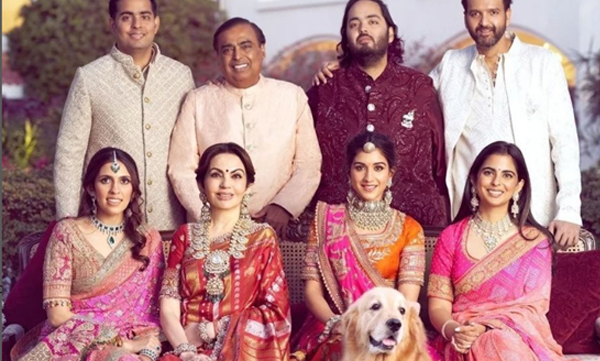 mukesh-ambani-nita-ambani-family-photos-from-reliance-dinner-in-jamnagar-