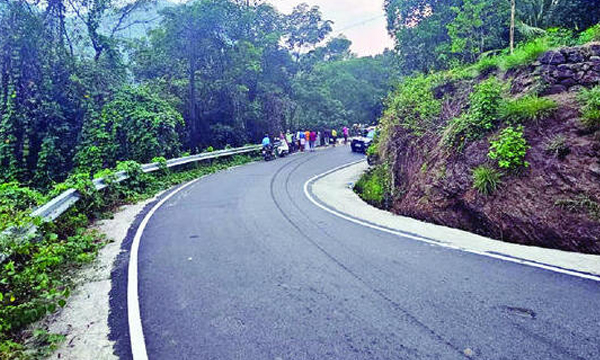 The passengers were rescued from the vehicle after a lot of work