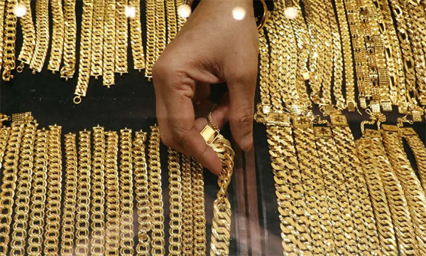Gold price at Rs/- 50,400