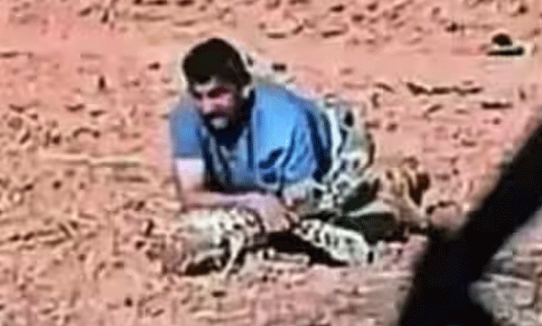 leopard-attacking-journalist-gunwant-kalal-while-reporting-video