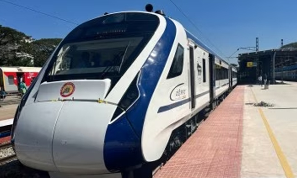 man-went-to-drop-wife-at-station-ended-up-travelling-with-her-hilarious-reason