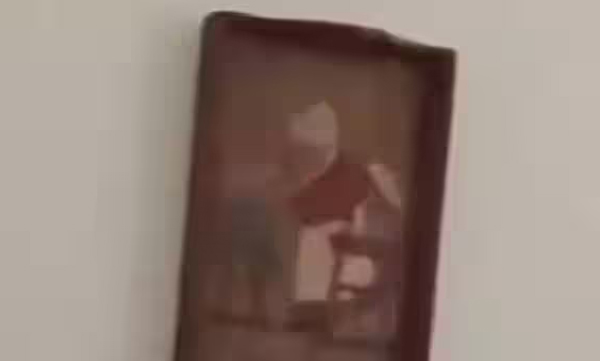 malena-luna-woman-claims-painting-moves-its-own-in-her-holiday-home-sharing-ghost-tale