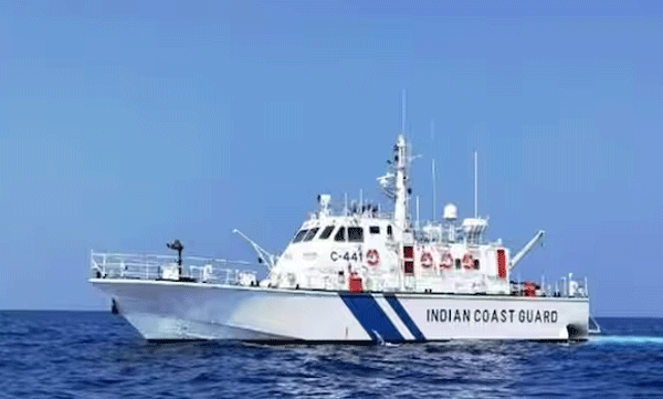 kerala-coast-guard-take-custody-iranian-boat-in-koyilandy