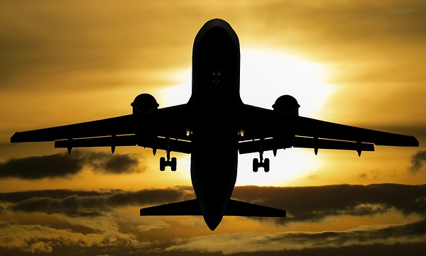 flight-attendant-arrested-after-records-girls-in-planes-toilet