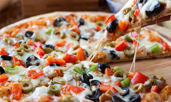 man-daily-eating-pizza-for-six-years-