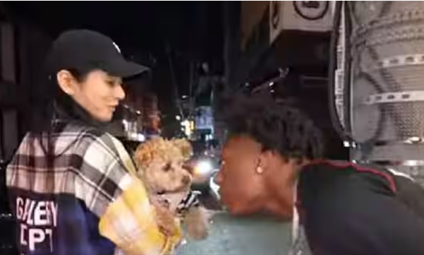 video-of-wedding-ring-was-hidden-in-ice-cream-and-given-to-his-girlfriend-goes-viral