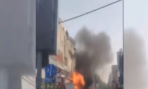 delhi-karol-bagh-massive-fire-breaks-out-in-clothing-showroom-in-