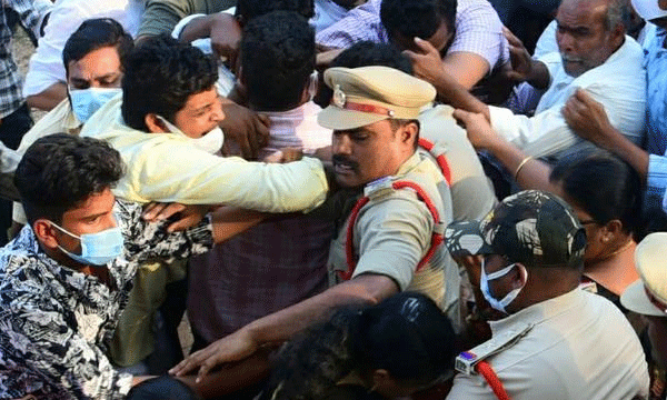 TDP-YSR workers clashed in Andhra Pradesh