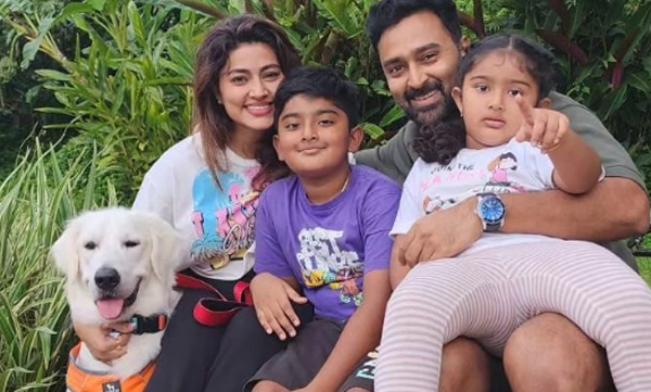 snehas-workout-photo-with-son-picture