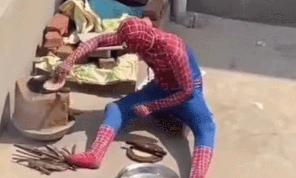 Spider-Man baking chapatis at high heat; Viral on social media