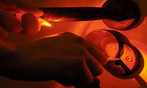 When he went in to steal, he saw the CCTV camera monitoring all around; Arisham, the elder thief, also stole it