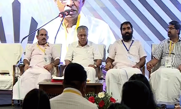 chief-minister-pinarayi-vijayan-attends-oommenchandy-s-death-anniversary-ceremony-at-trivandrum