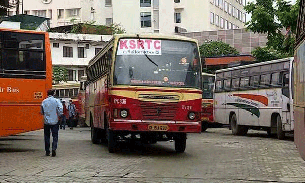 ksrtc-bus-fire-incident-at-aluva-