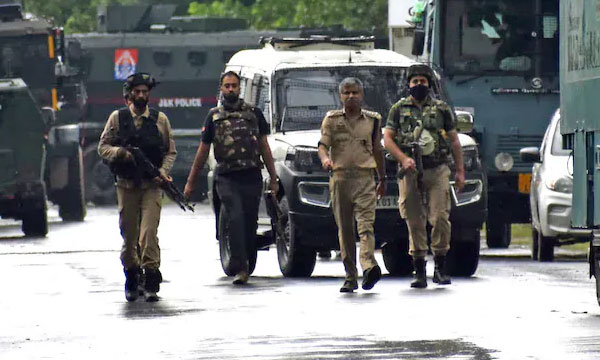 One soldier martyred, four soldiers injured