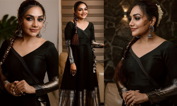 Rimy tomy look stylish in black outfit