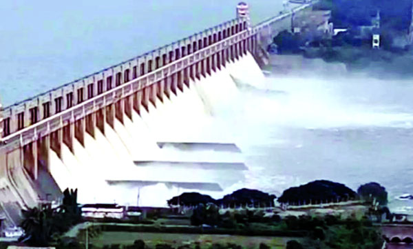'The 19th gate of Tungabhadra dam built at Surki has collapsed'