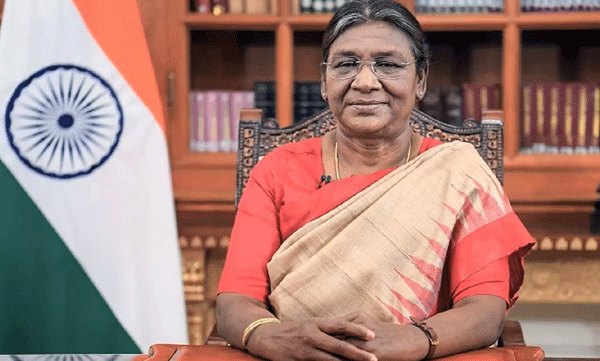 president-droupadi-murmu-pays-tribute-to-freedom-fighters-on-independence-day-