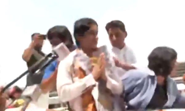 Big reception for Vinesh Fagot; Emotional welcome at Kochi airport