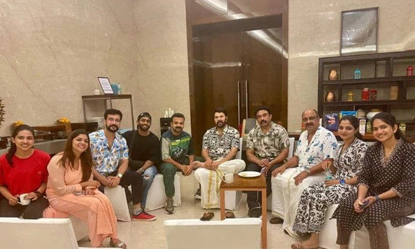 Ramesh pisharody shares picture with AMMA members