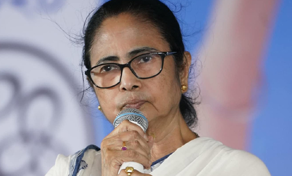 mamata-banerjees-surprise-visit-tp-protestors-says-its-her-last-attempt