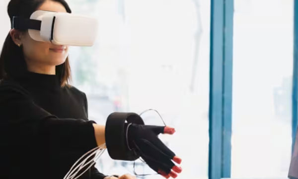 researchers-discover-technology-that-makes-touch-possible-in-virtual-world