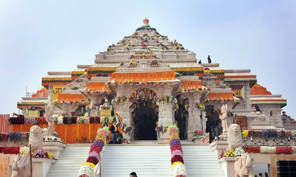 300 kg laddus distributed in Ayodhya Ram Temple