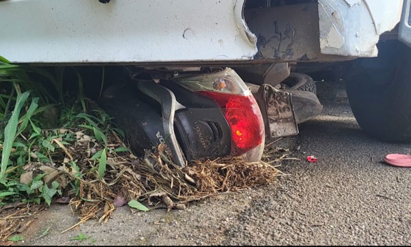The Taurus lorry ran 8 km with the scooter stuck under it
