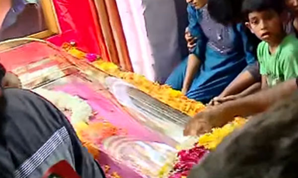 Arjun is loved by all the locals; The mirror was crowded, thousands to watch for the last time