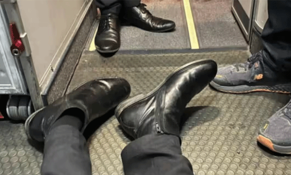 passenger-had-to-crawl-to-washroom-inside-flight-as-the-airline-denied-wheelchair-to-disabled-journalist