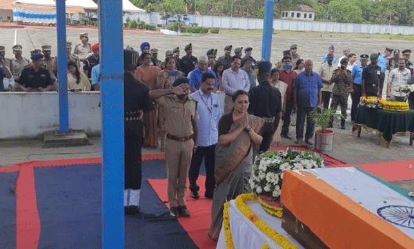 Soldier Thomas Cherianre's body was brought to Thiruvananthapuram; Minister Veena George received the body on behalf of the government.