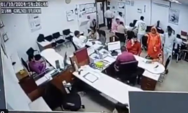 man-with-gun-and-suicide-note-in-his-bag-threaten-manager-and-flees-with-40-lakh-rupees